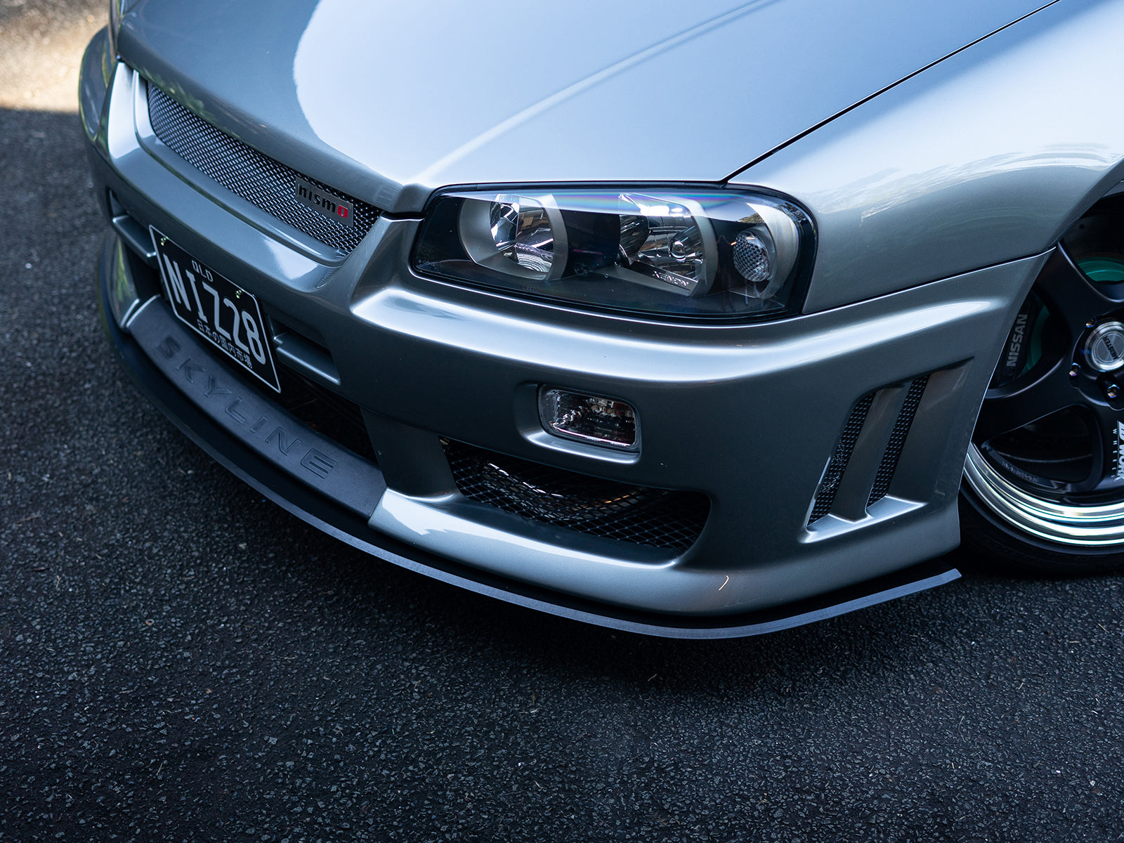 Nissan Skyline R34 fitted with Project Aero Altia-style front splitter lip