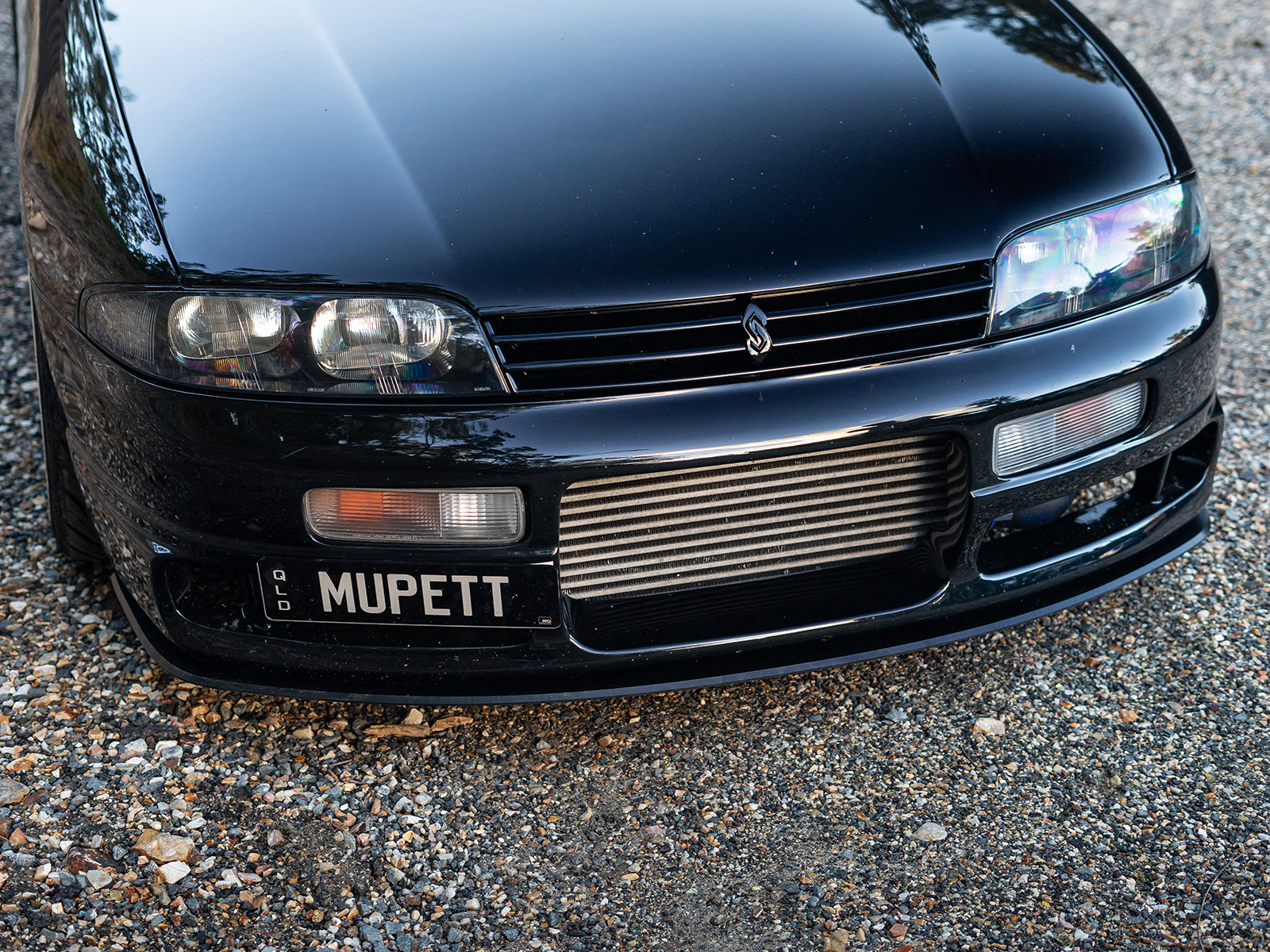 Aggressive front end styling with Project Aero's R33 M-Spec front lip
