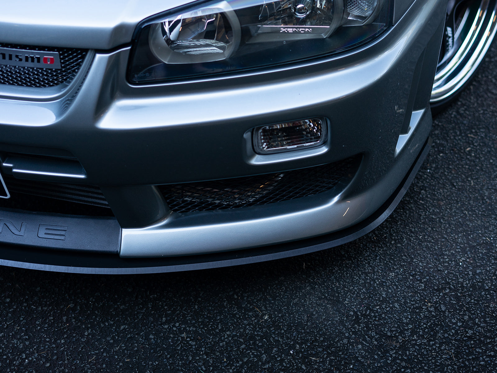 Nissan Skyline R34 fitted with Project Aero Altia-style front splitter lip
