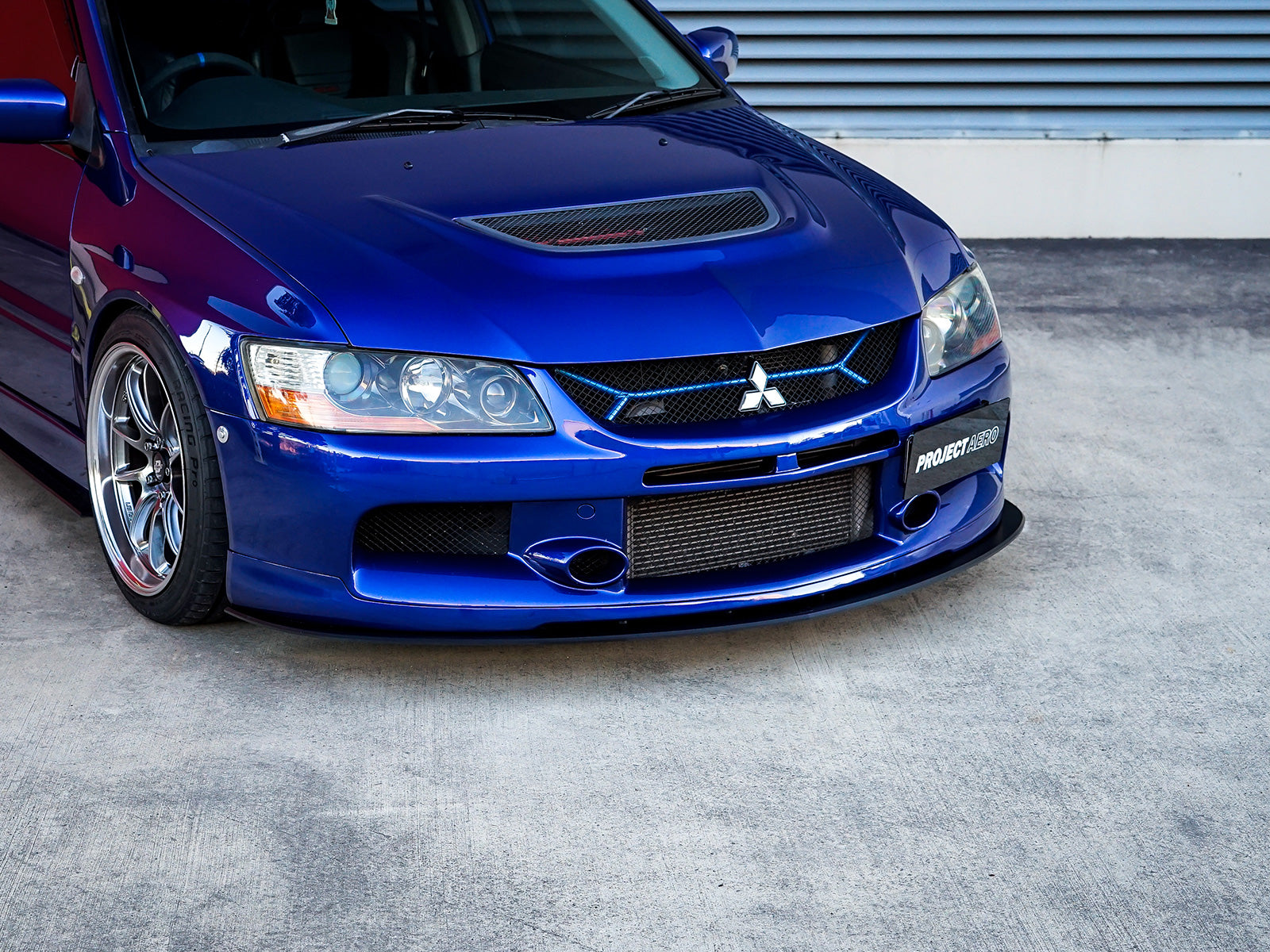 The Project Aero Evo 9 front splitter lip is the perfect lip for any Evo 9, complimenting the front bumper, this is a perfect piece for any Evo 9