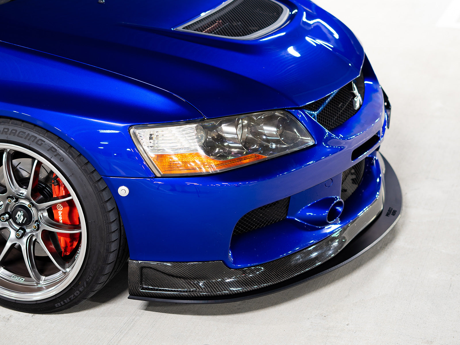 Project Aeros Evo 9 complete splitter lip kit is a perfect way to spice up your Evo 9, complimenting the OEM factory body kit